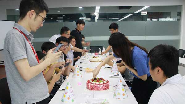 米科员工生日会